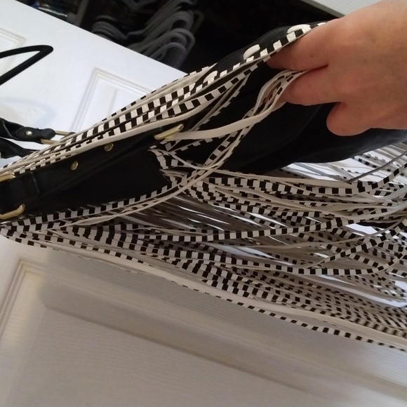 Steve Madden black and white fringe shoulder/crossbody bag - Picture 10 of 17